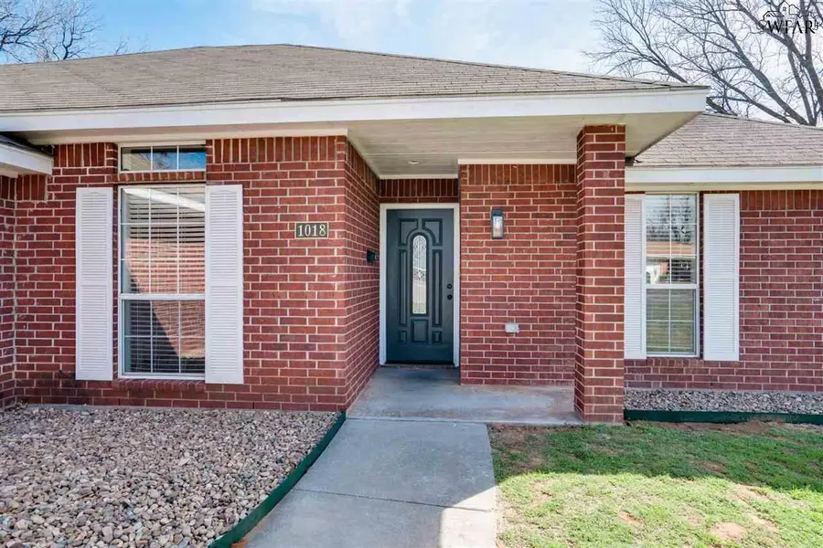 1018 E BEVERLY LOOP, Burkburnett, TX 76354 - Image #2