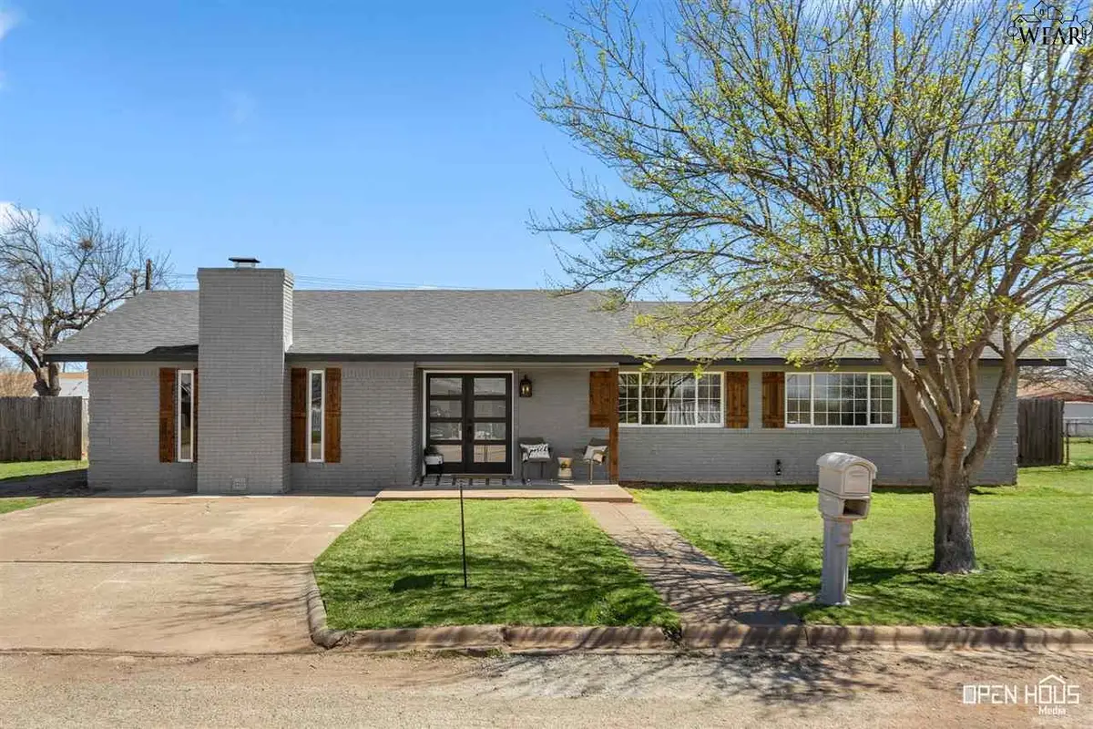 110 S CRESCENT DRIVE, Electra, TX 76360 - Image #1