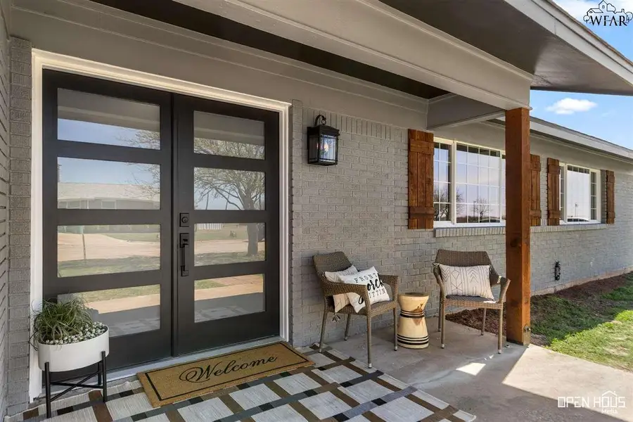 110 S CRESCENT DRIVE, Electra, TX 76360 - Image #2