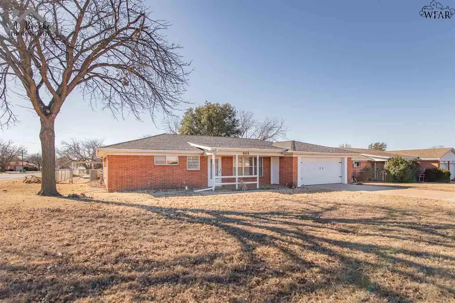 601 W CLARA AVENUE, Iowa Park, TX 76367 - Image #2