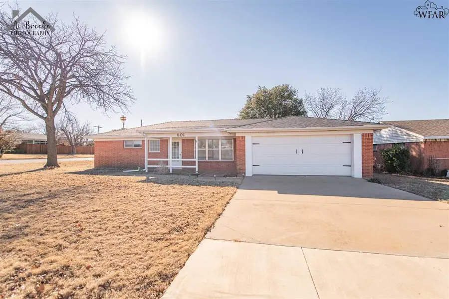 601 W CLARA AVENUE, Iowa Park, TX 76367 - Image #3