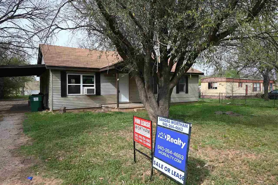 808 E BANK STREET, Iowa Park, TX 76367 - Image #2