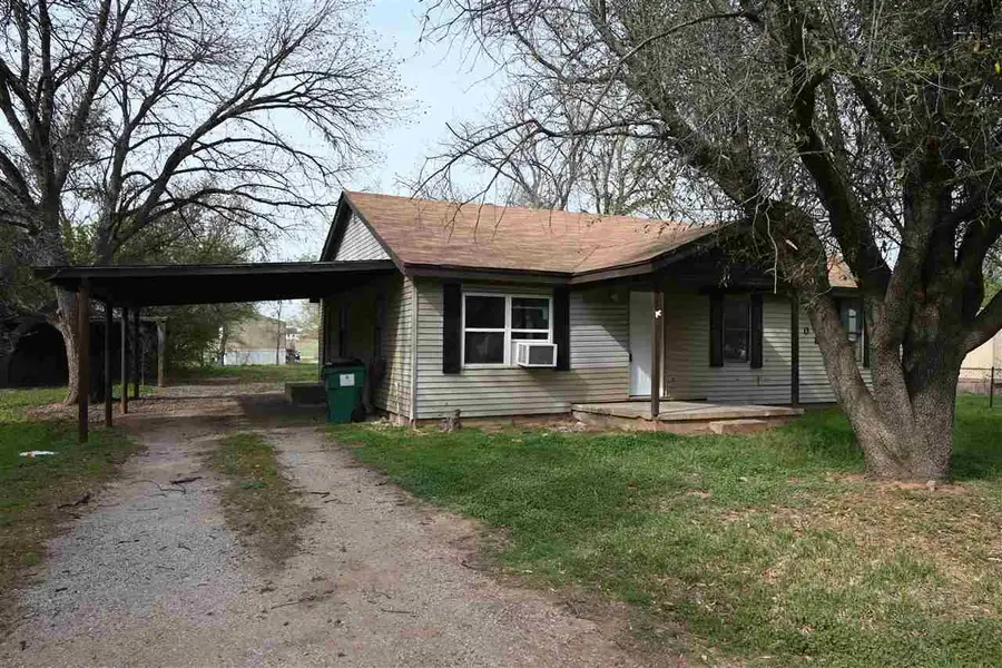 808 E BANK STREET, Iowa Park, TX 76367 - Image #3