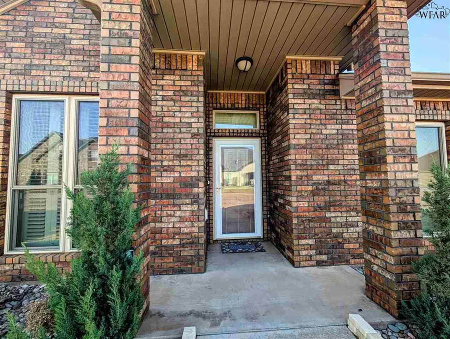 821 COULTER DRIVE, Burkburnett, TX 76354 - Image #2