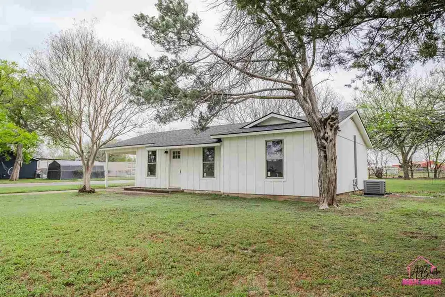 201 LINDEN STREET, Burkburnett, TX 76365 - Image #2