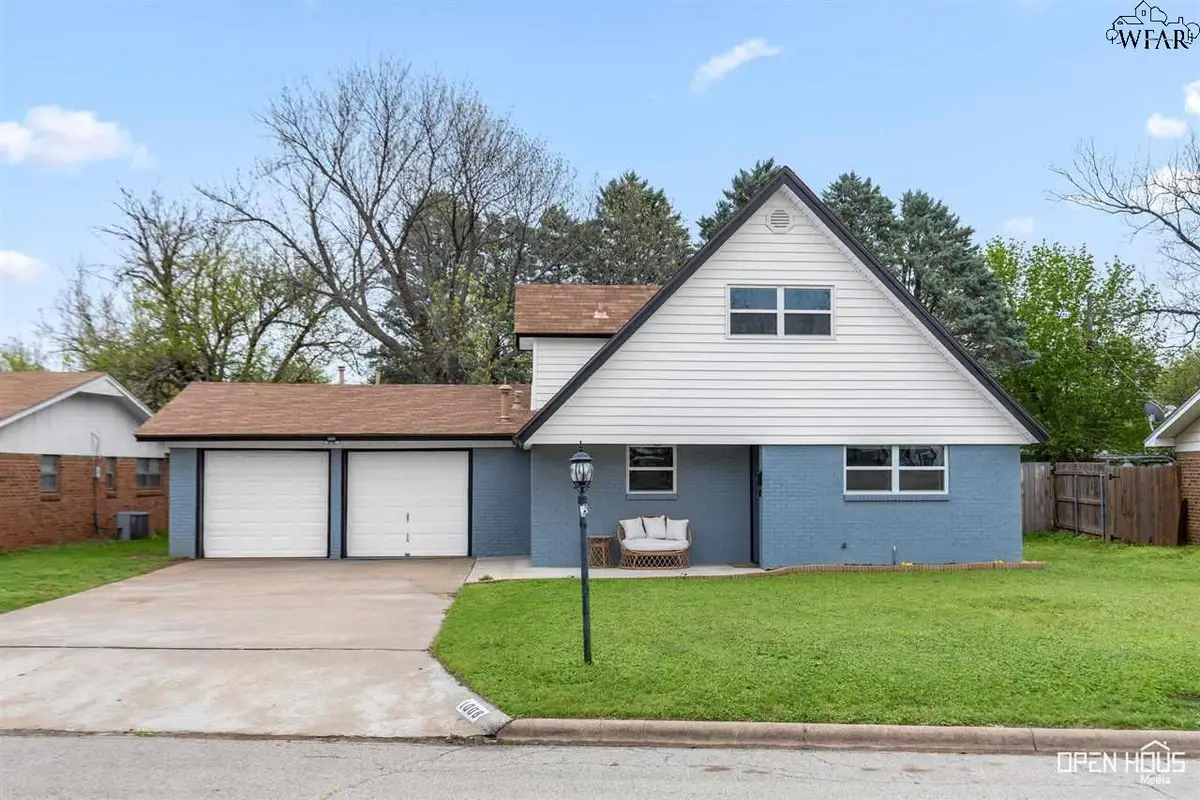 1008 E BEVERLY LOOP, Burkburnett, TX 76354 - Image #1