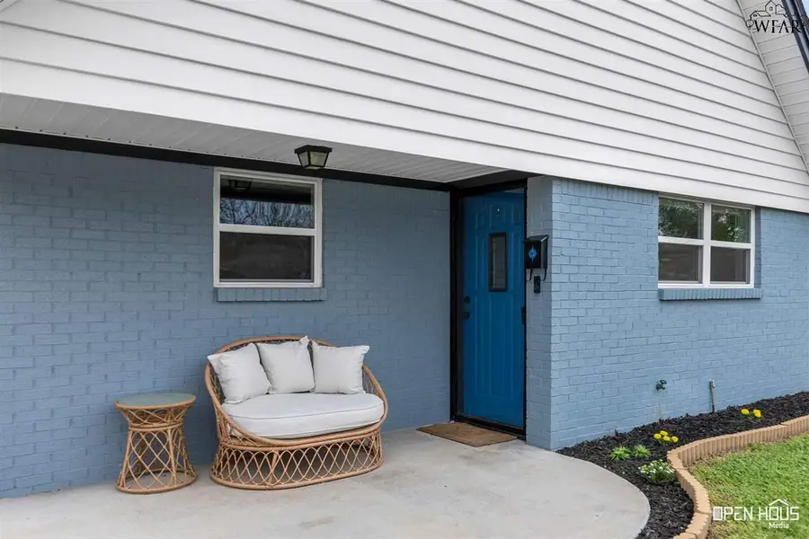 1008 E BEVERLY LOOP, Burkburnett, TX 76354 - Image #2