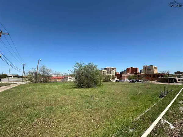 900 AUSTIN STREET, Wichita Falls, TX 76301