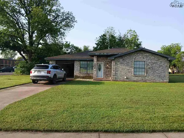208 E ARCHER STREET, Seymour, TX 76380