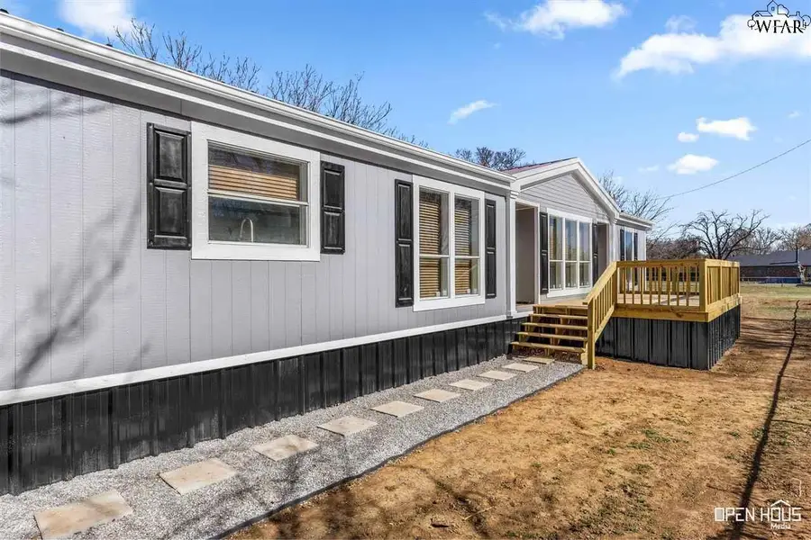 110 S PRESTON ROAD, Burkburnett, TX 76354 - Image #2