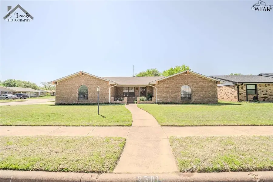 2301 RANDOLPH DRIVE, Wichita Falls, TX 76306 - Image #2