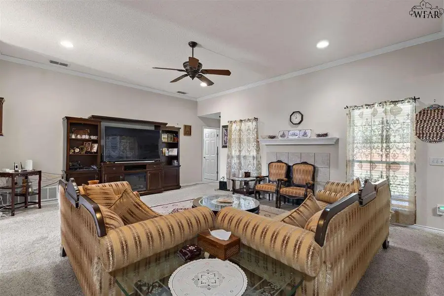 2102 E HUNTERS GLEN, Wichita Falls, TX 76306-9999 - Image #3