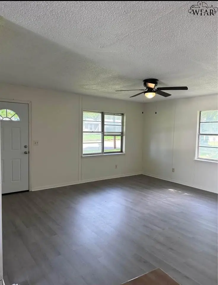 1117 E SPRING STREET, Henrietta, TX 76365 - Image #2