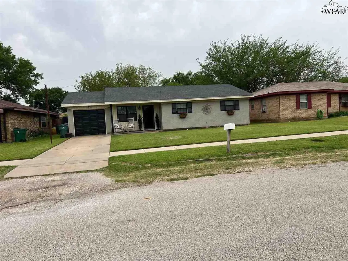 505 E COMMERCE STREET, Henrietta, TX 76365-0000 - Image #1