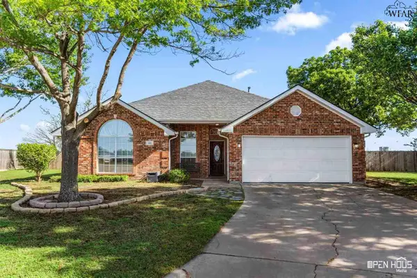 102 CHAPMAN CIRCLE, Burkburnett, TX 76354