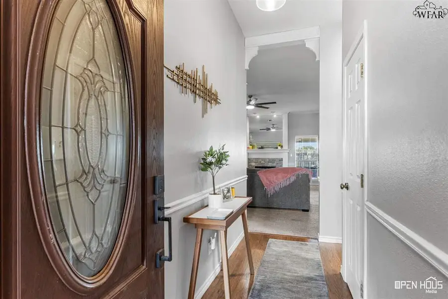 102 CHAPMAN CIRCLE, Burkburnett, TX 76354 - Image #2