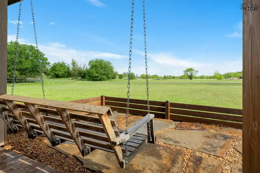 590 MINNETONGA TRAIL, Wichita Falls, TX 76310 - Image #2