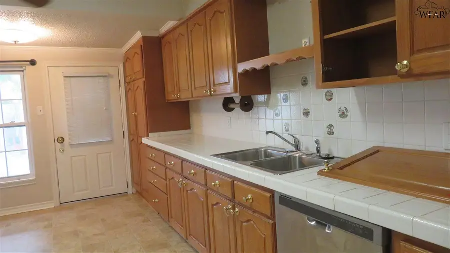 301 ROCKWOOD DRIVE, Wichita Falls, TX 76301 - Image #3