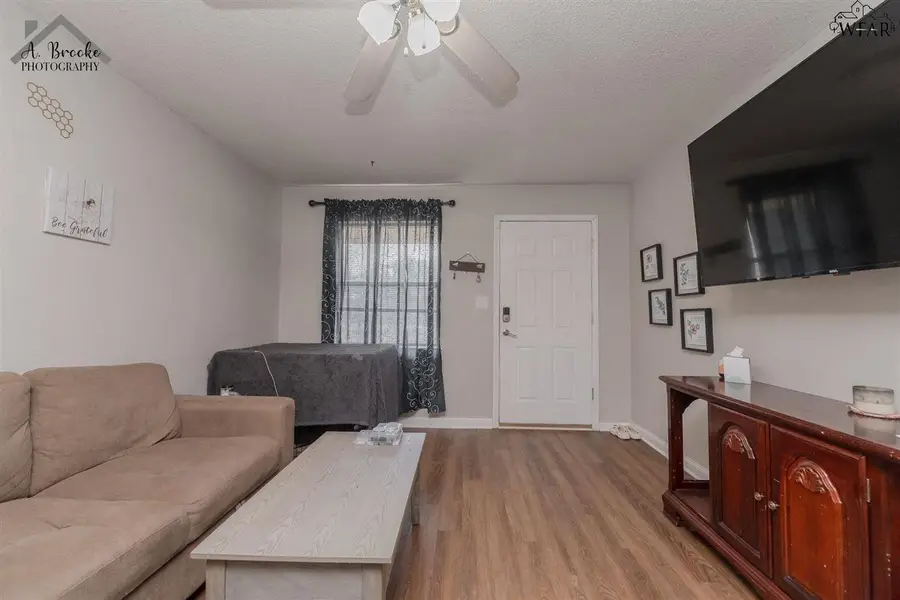 912 N HENRIETTA STREET, Henrietta, TX 76365 - Image #2