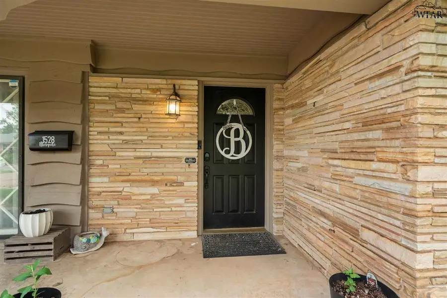 1528 MESQUITE STREET, Wichita Falls, TX 76302 - Image #2