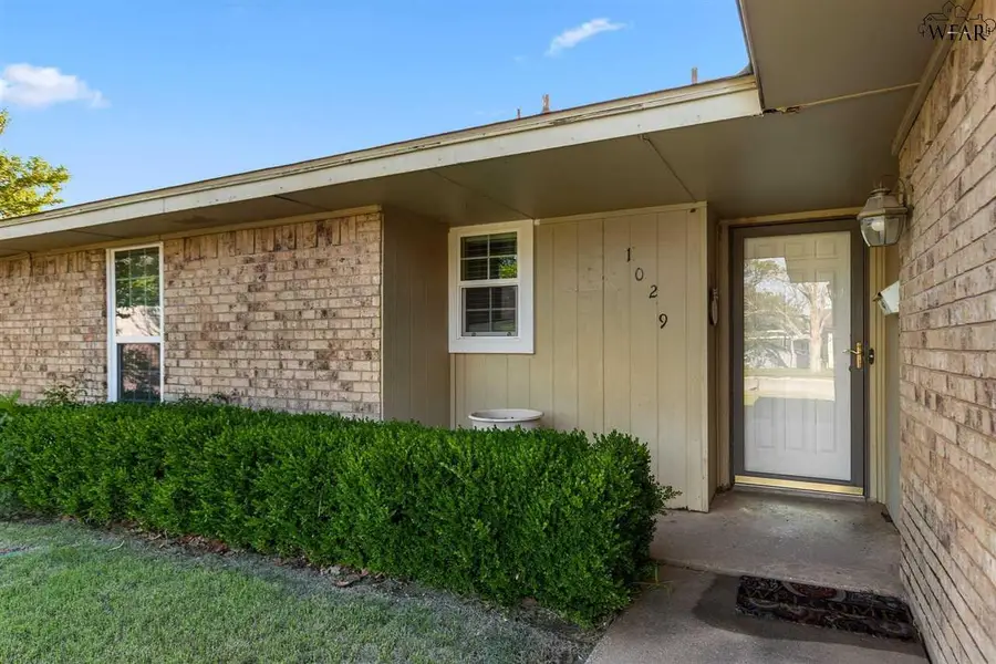 1029 FOLEY AVENUE, Iowa Park, TX 76367 - Image #2