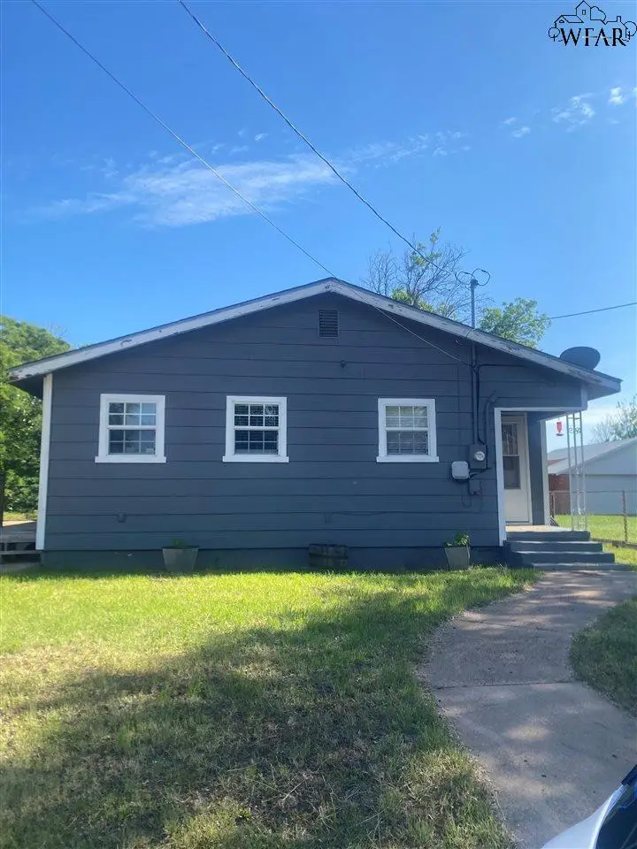 310 W CHESTNUT, Archer City, TX 76351 - Image #3