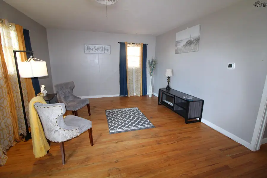 4949 S LAKE PARK DRIVE, Wichita Falls, TX 76302 - Image #2