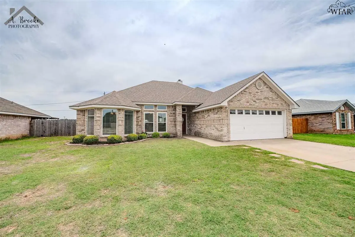1318 PARLIAMENT STREET, Burkburnett, TX 76354 - Image #1