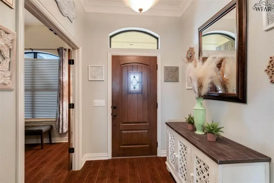 135 PARK PLACE CIRCLE, Iowa Park, TX 76367 - Image #3