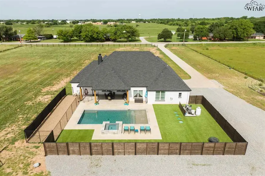 819 S BELL ROAD, Iowa Park, TX 76367 - Image #3