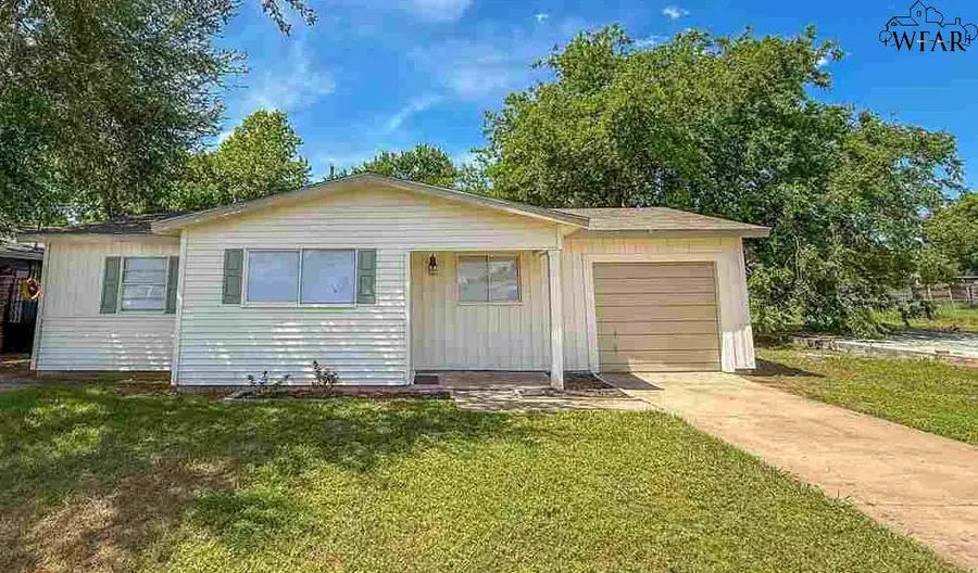 105 JAMES DRIVE, Iowa Park, TX 76367 - Image #2