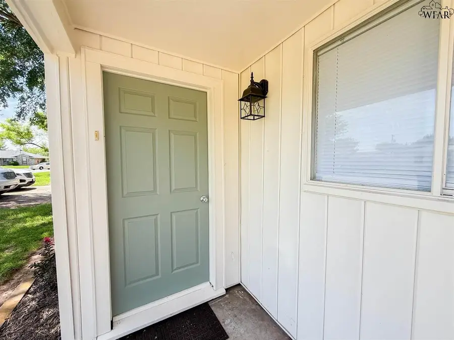 105 JAMES DRIVE, Iowa Park, TX 76367 - Image #3