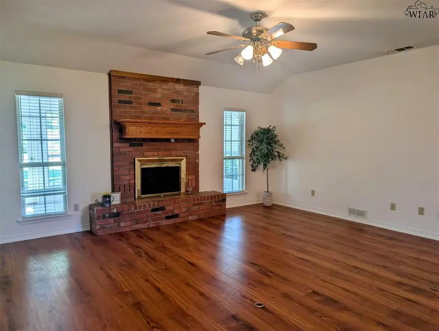 1431 CHEROKEE CIRCLE, Burkburnett, TX 76354 - Image #2