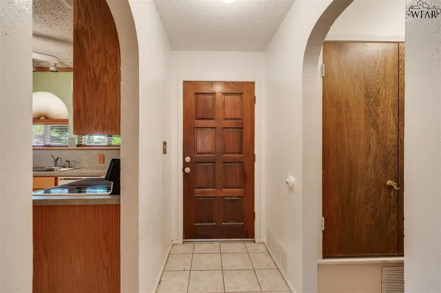 901 DOSIA STREET, Iowa Park, TX 76367 - Image #3