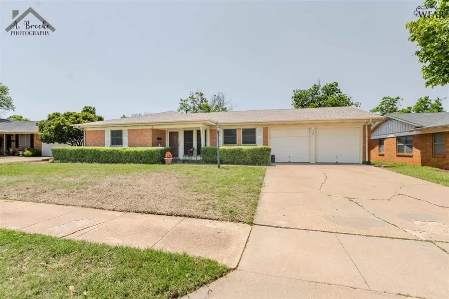 4518 HOLLANDALE AVENUE, Wichita Falls, TX 76302 - Image #2