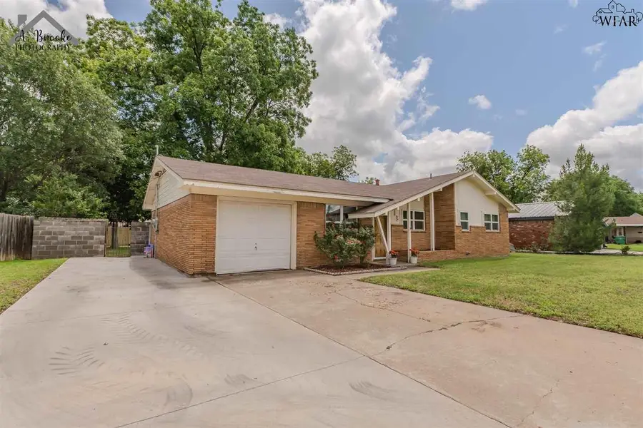 813 S PRESTON ROAD, Burkburnett, TX 76354 - Image #2