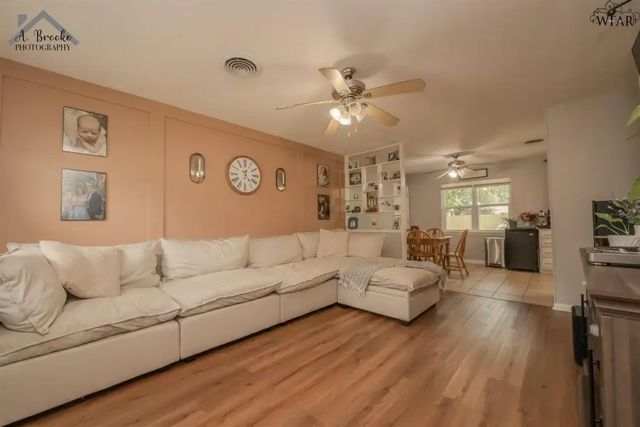 813 S PRESTON ROAD, Burkburnett, TX 76354 - Image #3