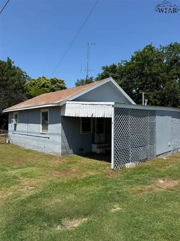 603 S COLORADO STREET, Iowa Park, TX 76367