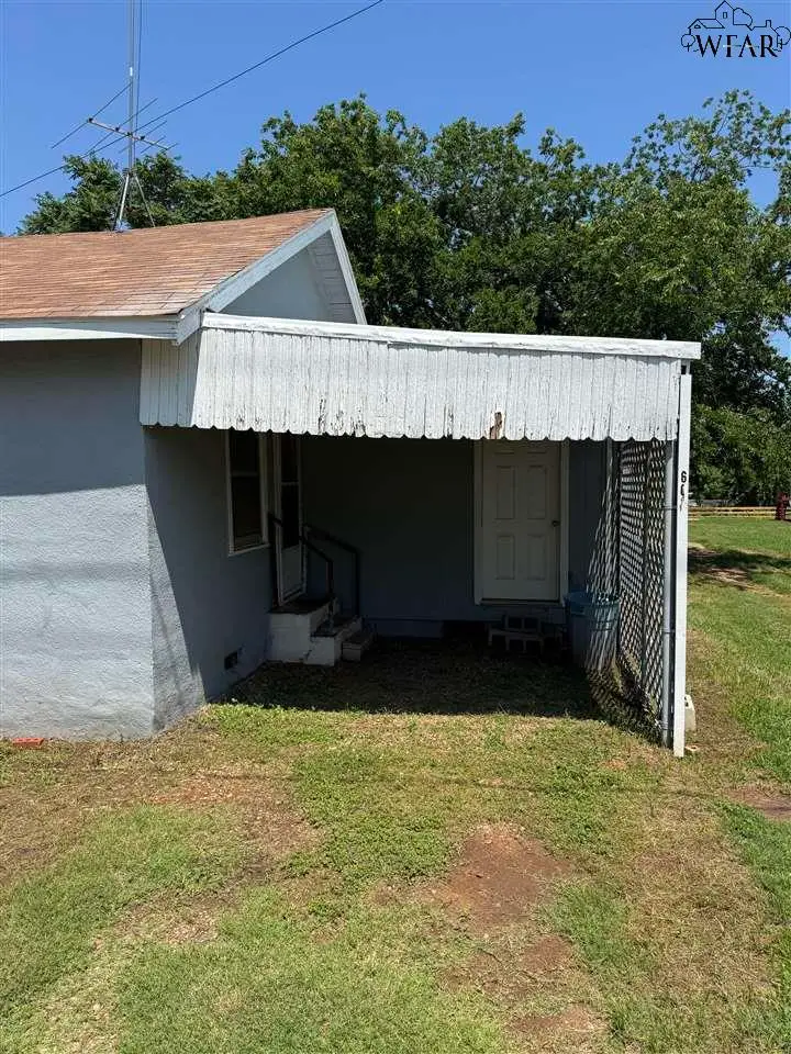 603 S COLORADO STREET, Iowa Park, TX 76367 - Image #2