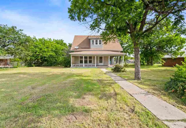 816 E GILBERT STREET, Henrietta, TX 76365