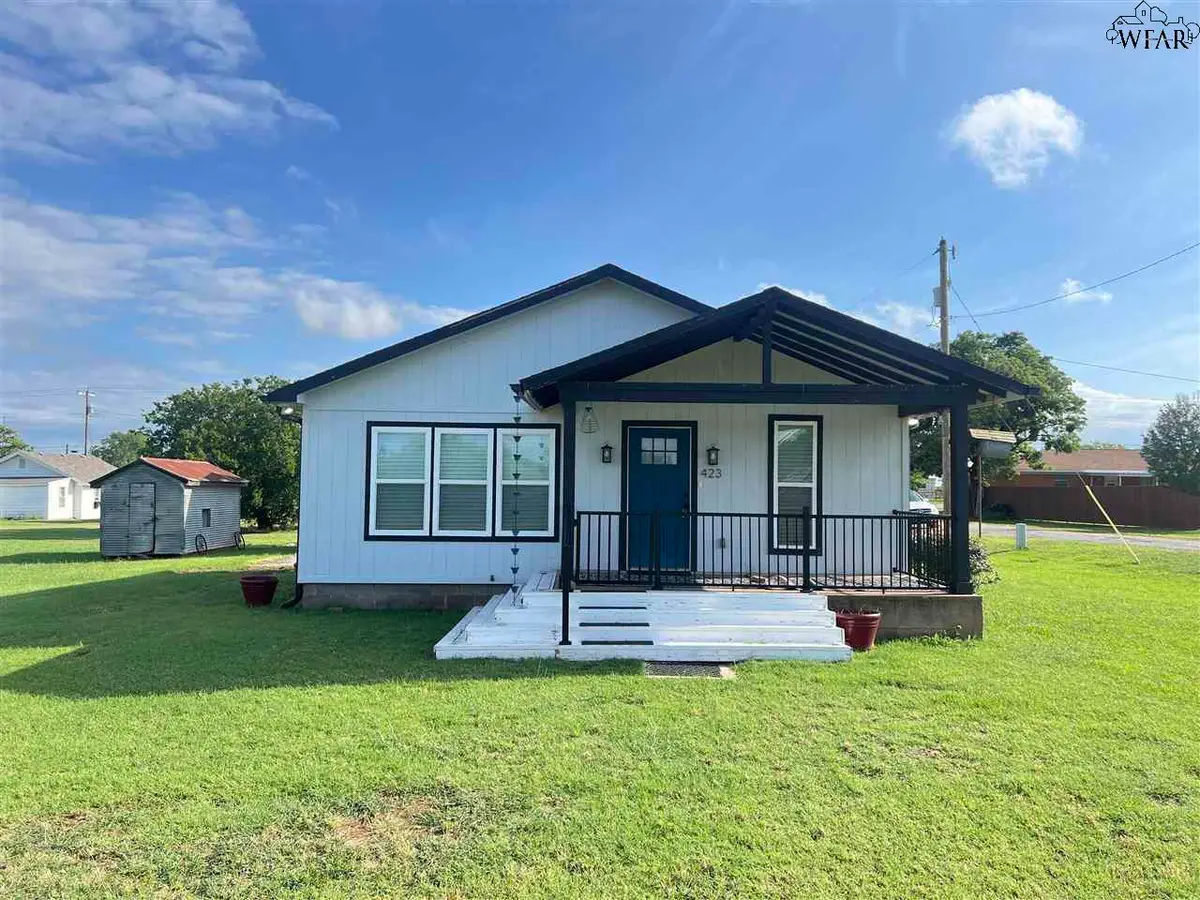 423 E WALNUT STREET, Archer City, TX 76351 - Image #1