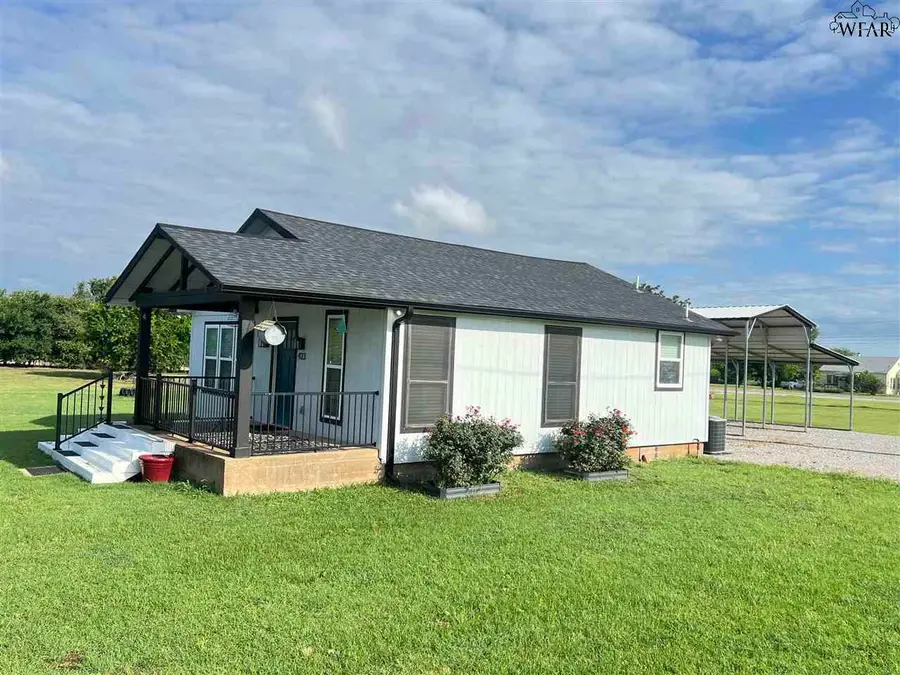 423 E WALNUT STREET, Archer City, TX 76351 - Image #2