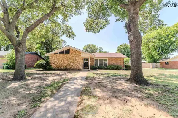 802 AZTEC DRIVE, Burkburnett, TX 76354