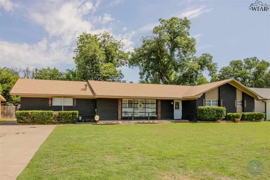 3022 INDIAN STREET, Vernon, TX 76384 - Image #2