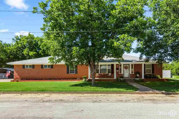 802 W IKARD STREET, Henrietta, TX 76365