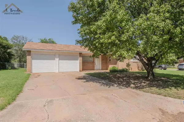 1100 W CORNELIA AVENUE, Iowa Park, TX 76367