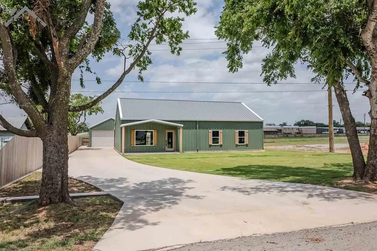 410 W DAISY STREET, Iowa Park, TX 76367 - Image #1