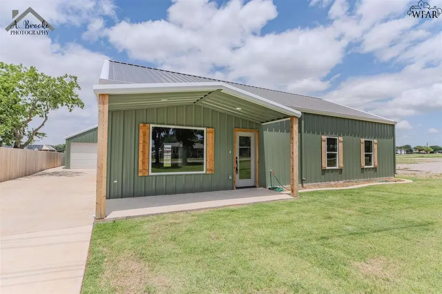 410 W DAISY STREET, Iowa Park, TX 76367 - Image #2