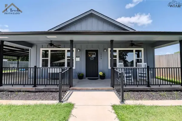 1304 E SPRING STREET, Henrietta, TX 76365