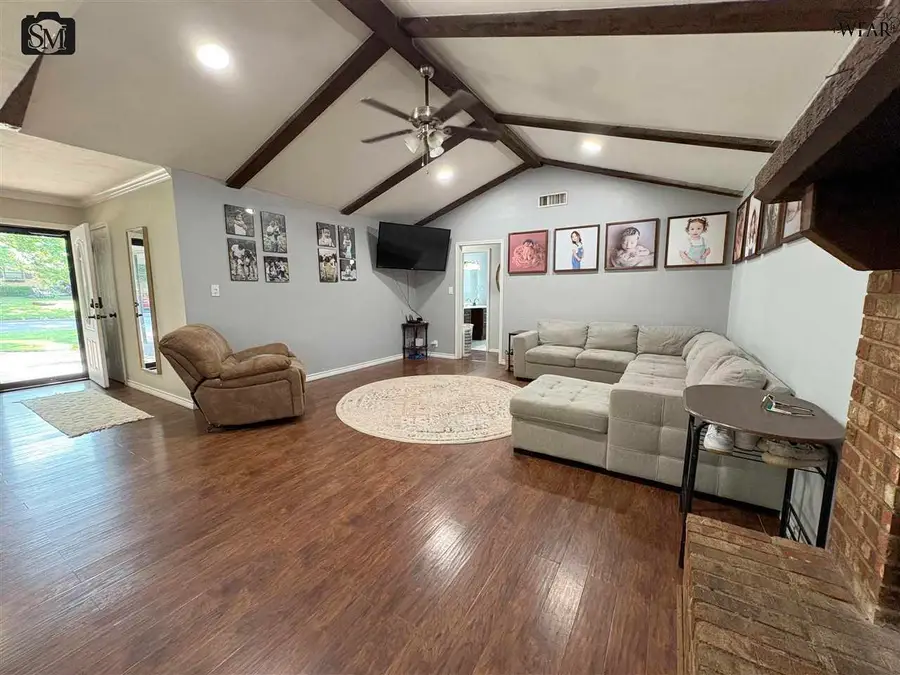 725 GAYLE STREET, Burkburnett, TX 76354 - Image #2